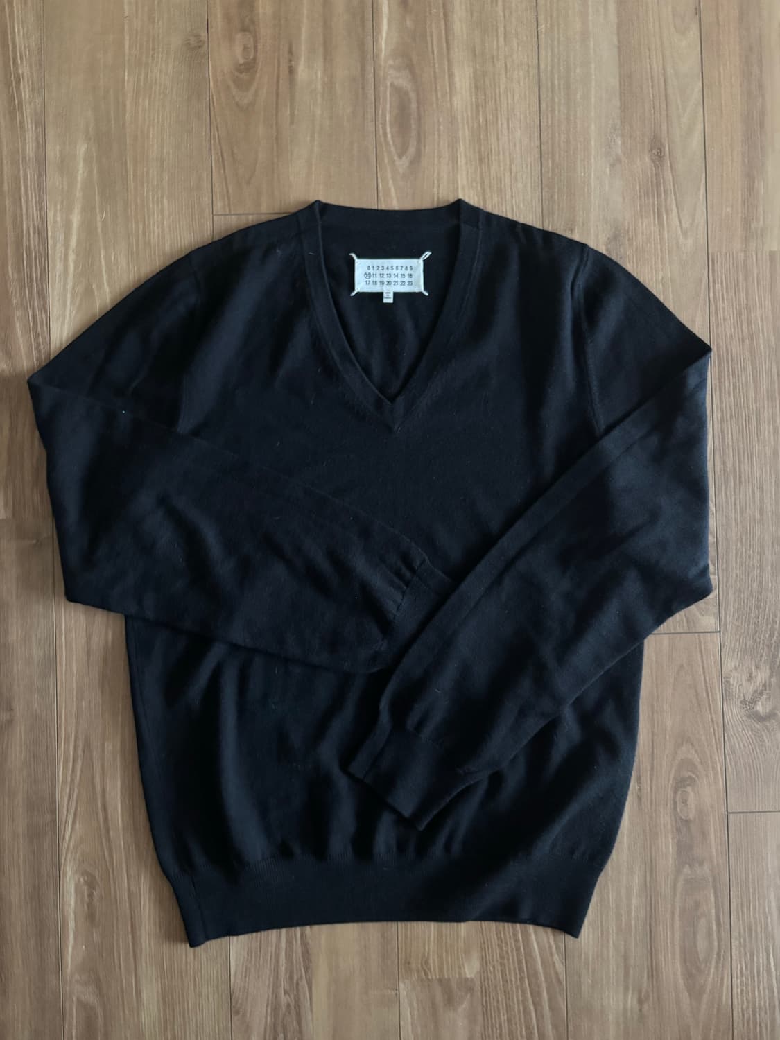 메종 마르지엘라 브이넥 니트 판매합니다 상품이미지1