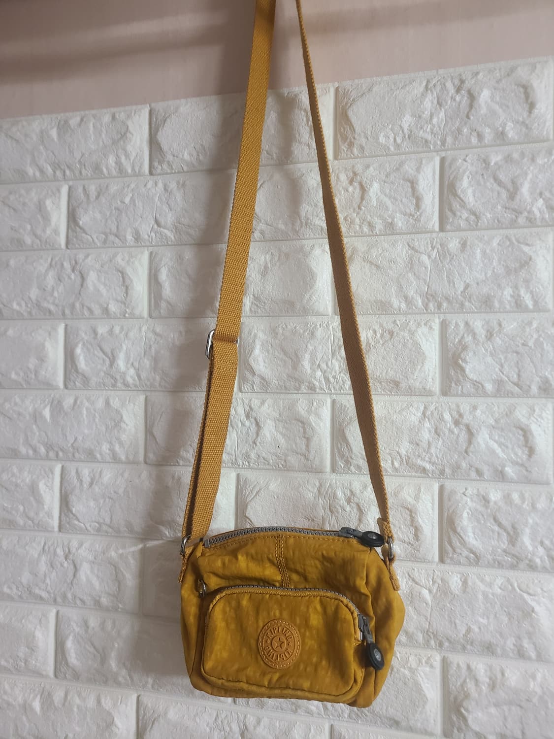 키플링 옐로우 미니 크로스백 가방 상품이미지1