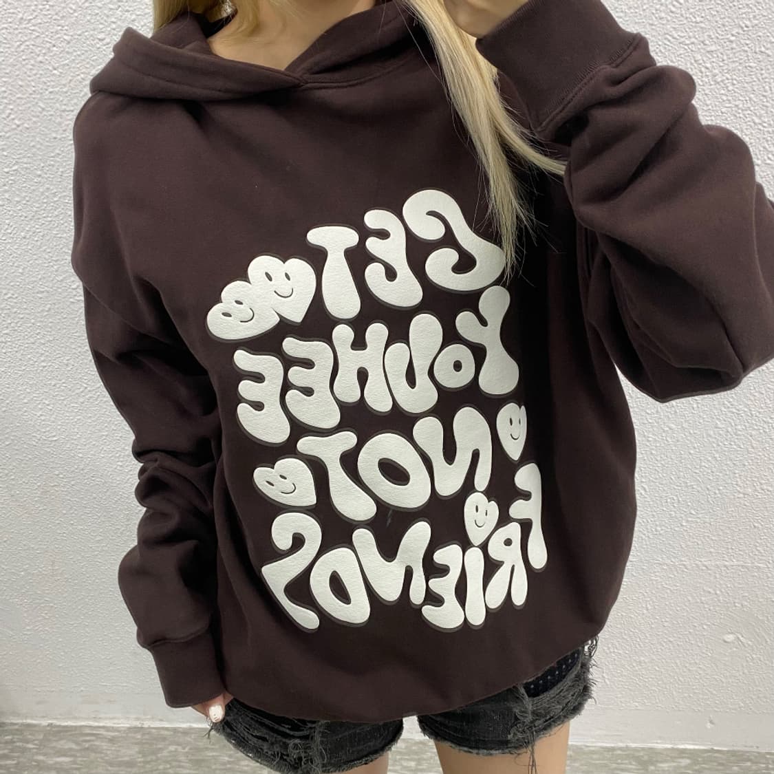 안티소셜클럽 레터링 초코맛 후드 상품이미지1