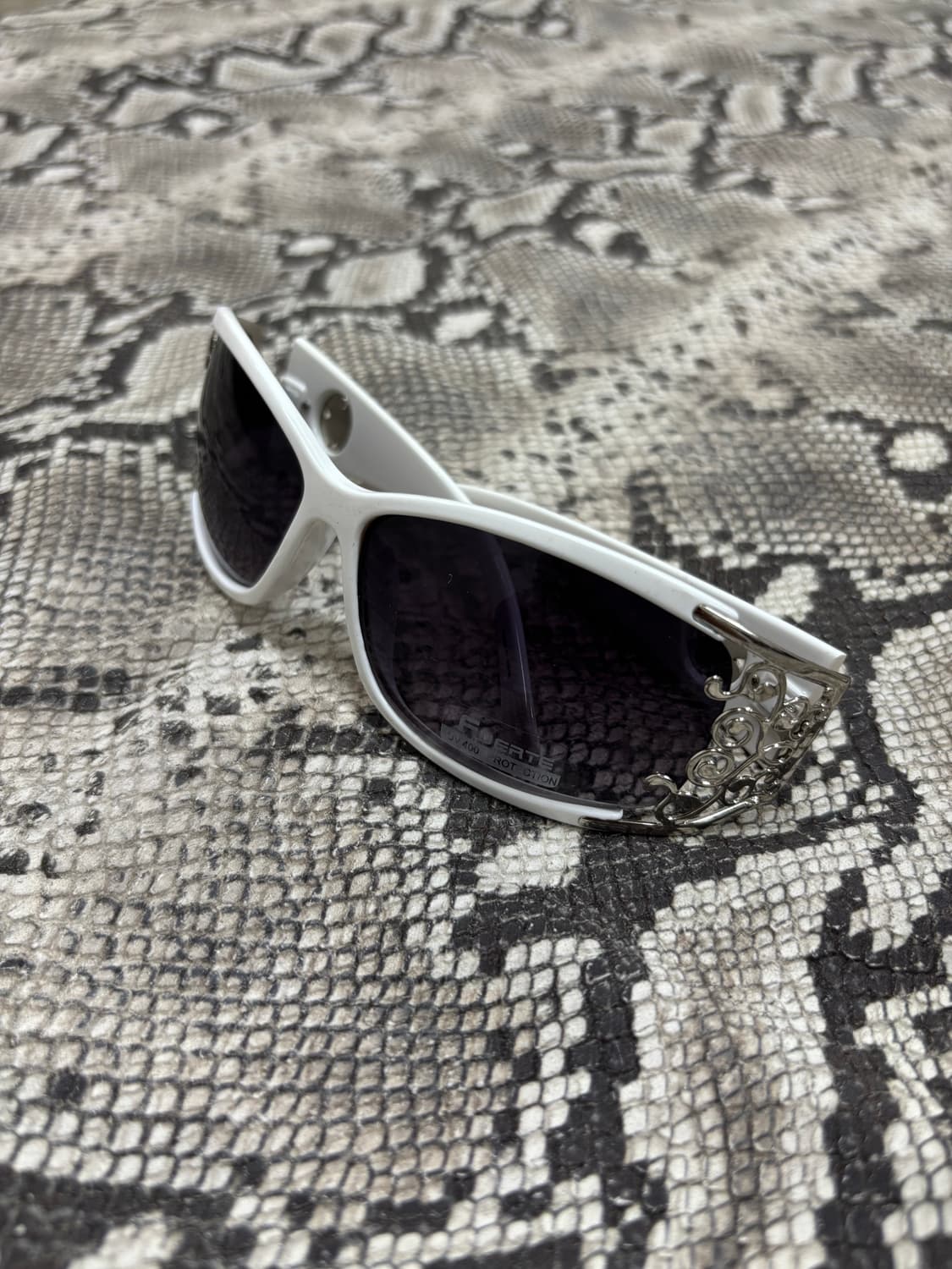 “Vintage” Gothic Detail White sunglasses 상품이미지2