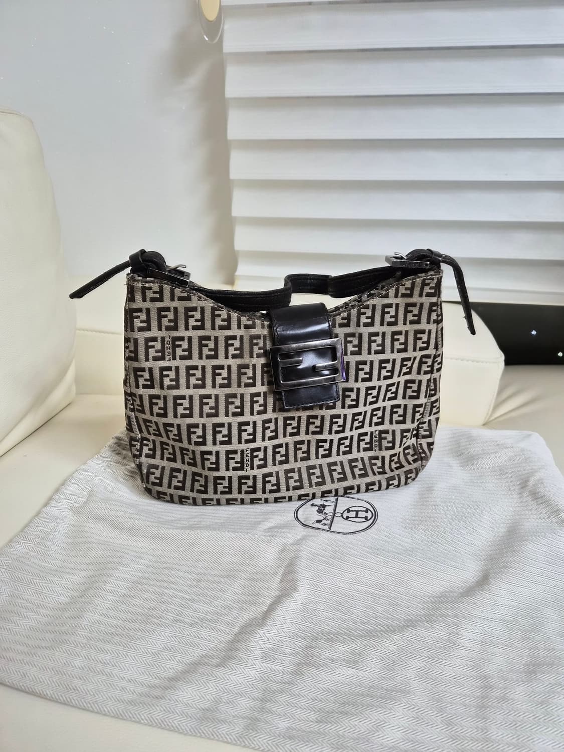 펜디정품 숄더백 28x17 상품이미지2