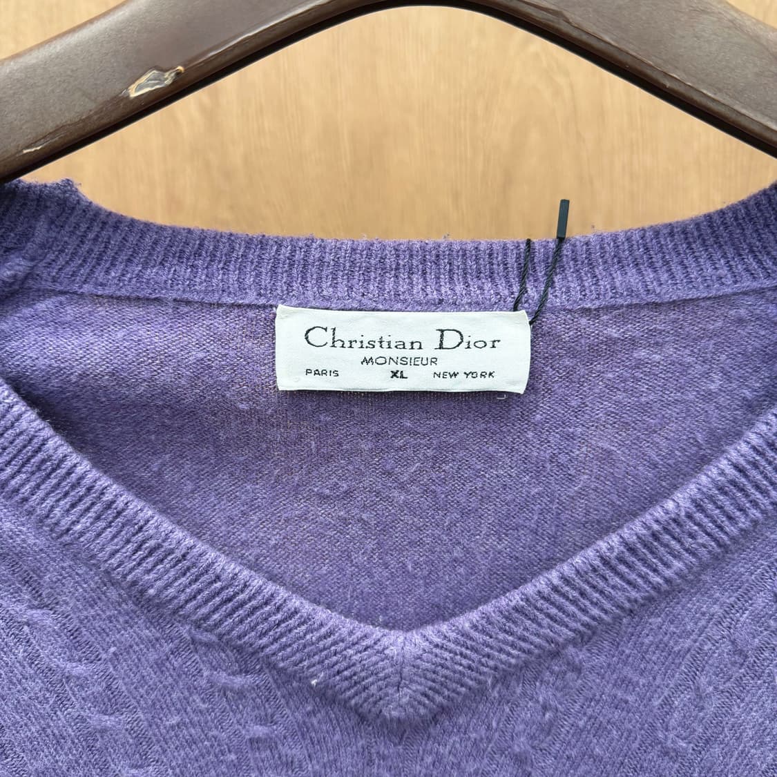 크리스찬 디올 브이넥 케이블 니트 로고 자수 디테일 레귤러핏 라이트 퍼 상품이미지7