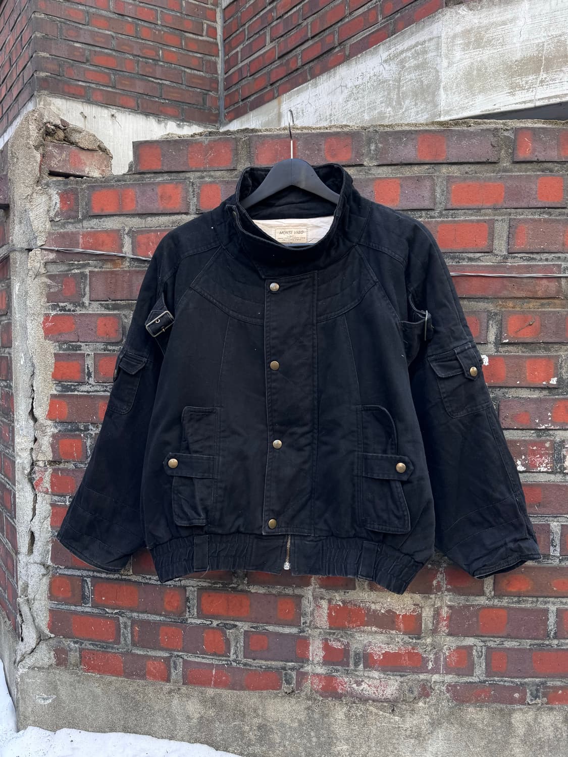 Monte Viso 버클 디테일 하이넥 봄버자켓  상품이미지2