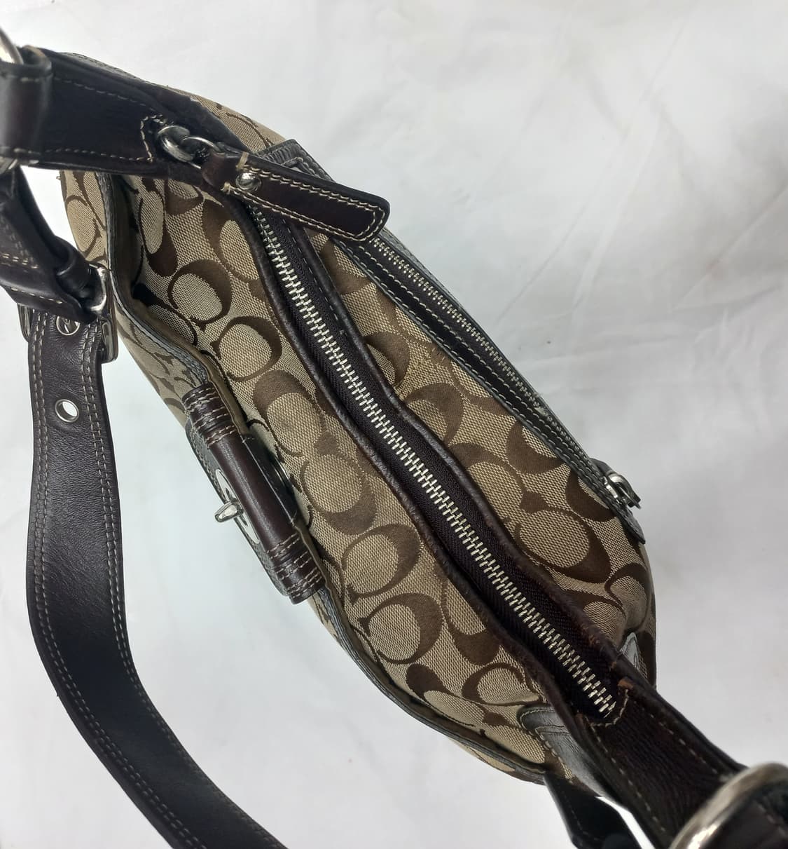 코치 시그니처 숄더백 브라운 상품이미지6