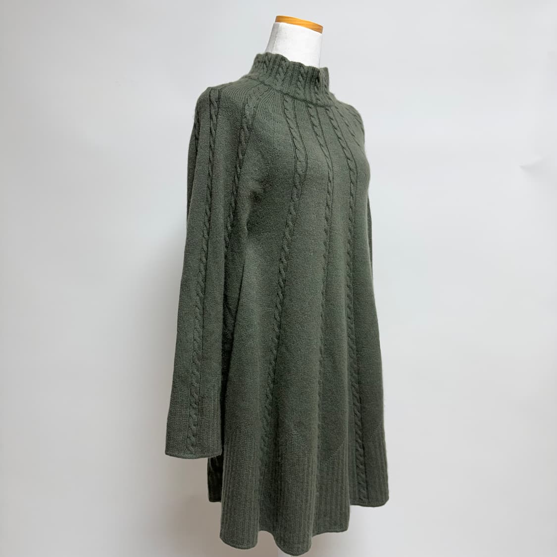 [캐시미어 100%] 딥 카키 하프넥 반폴라 롱 원피스 상품이미지2