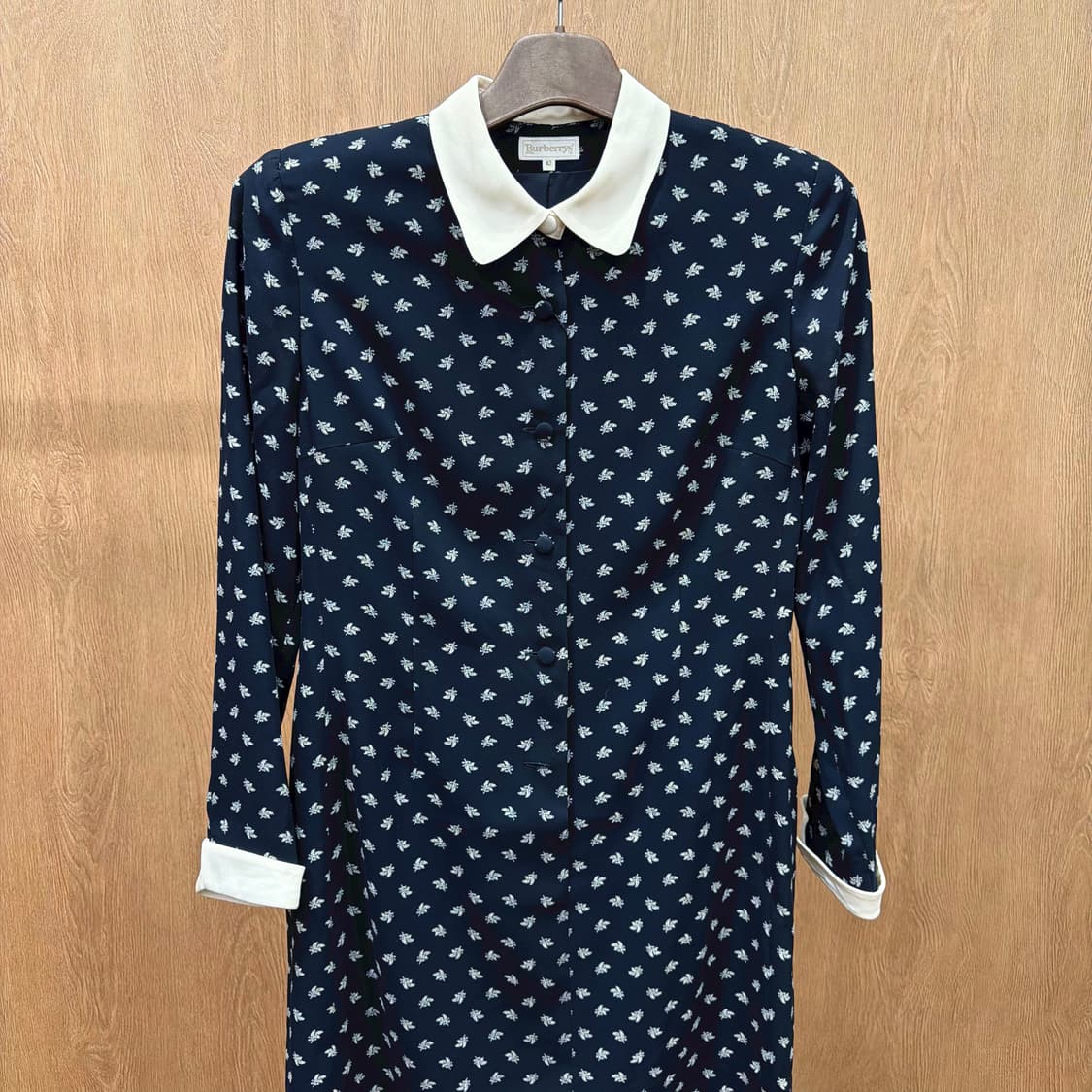 버버리 롱원피스 긴팔 카라 리프 패턴 버튼 클로징 디테일 루즈핏 네이비 상품이미지4