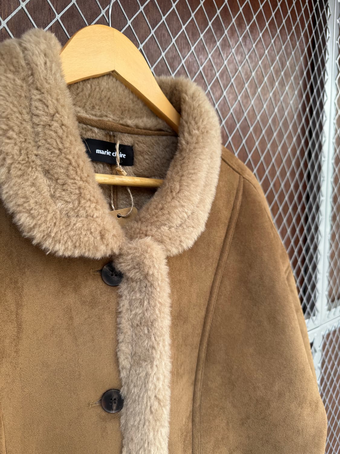 마리끌레르 버튼 카라 스웨이드 오버핏 무스탕 자켓 F 상품이미지3