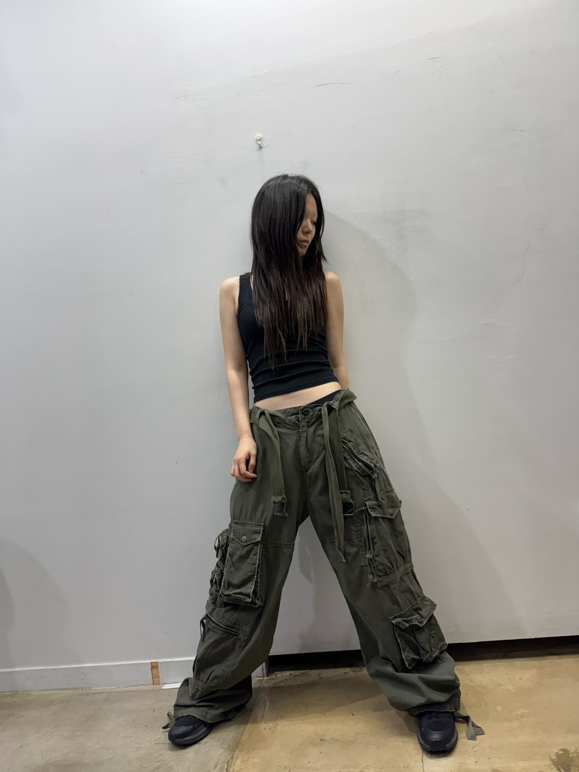 스트랩 디테일 멀티포켓 카고팬츠 상품이미지3
