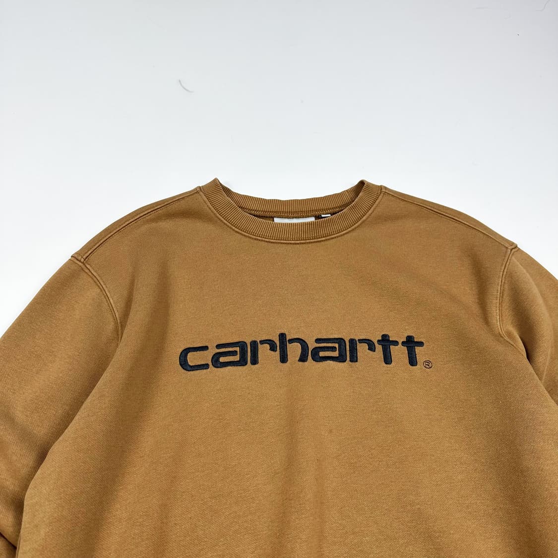 칼하트 wip 레터링 자수 된장색 맨투맨 (S) 상품이미지1