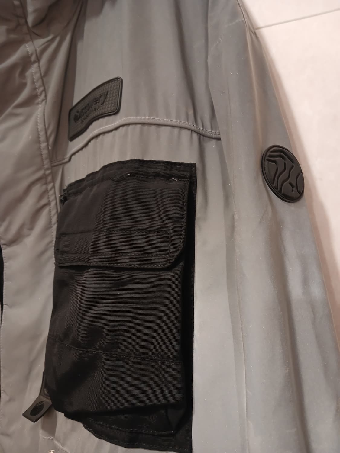 디스커버리 정품 여성 리플렉티브 반사판 후드 점퍼 95 사이즈 상품이미지8