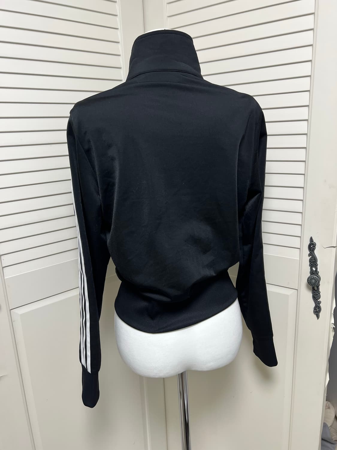 아디다스 크롭 집업 져지 제니 상품이미지2