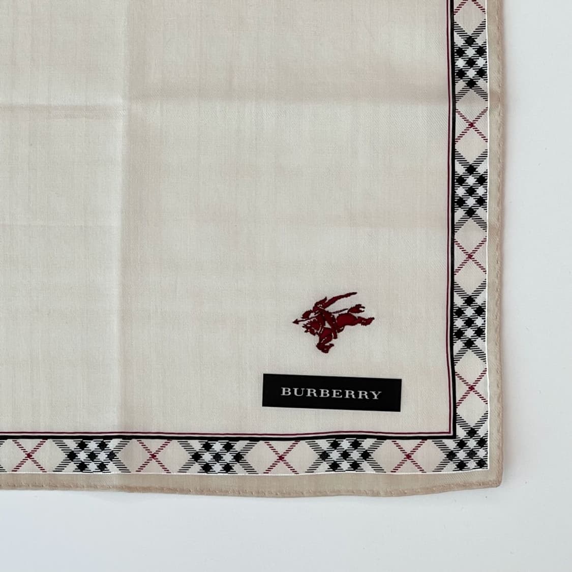(새상품) burberry /버버리 쁘띠스카프 손수건 상품이미지3
