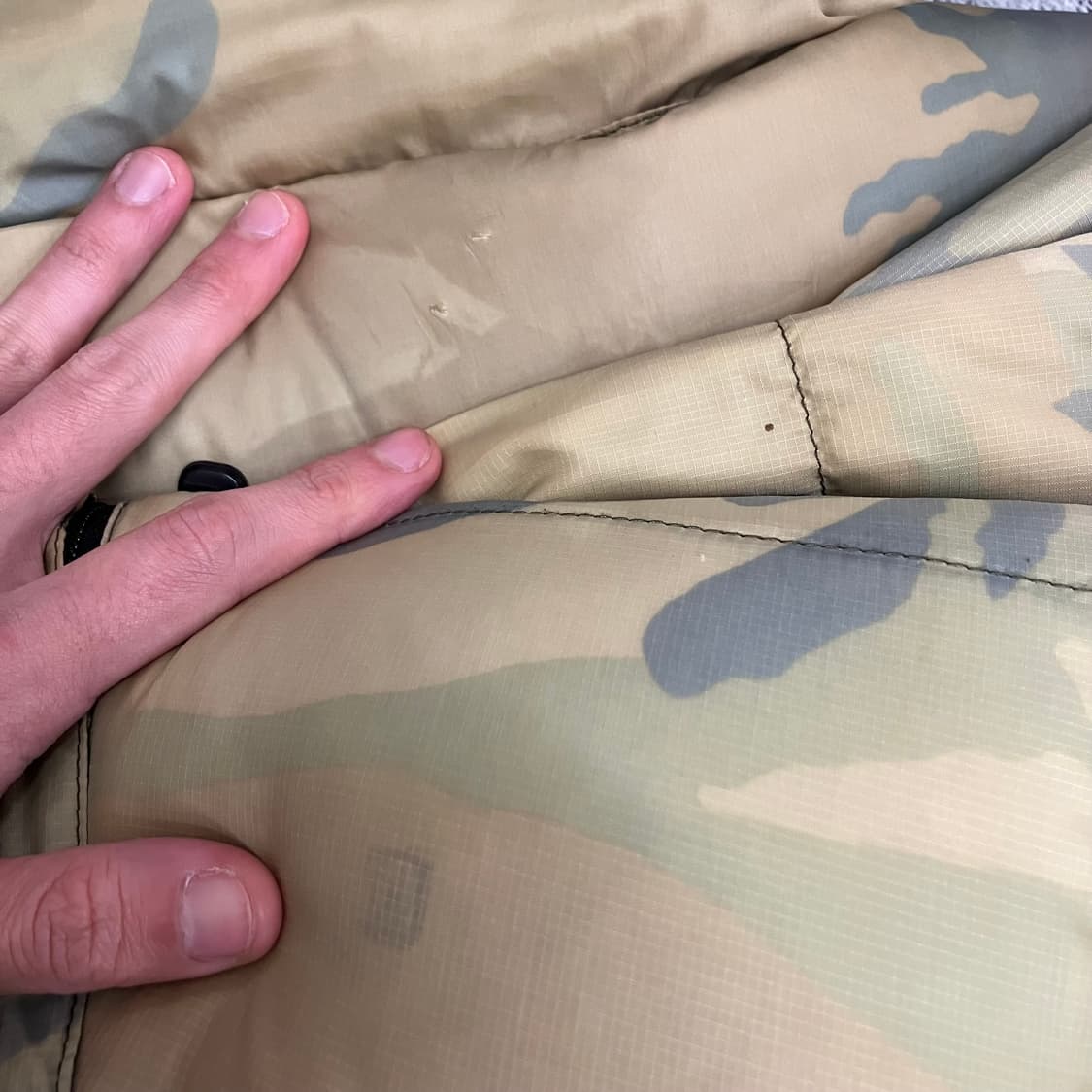 노스페이스 센터로고 카모 패딩 눕시 700 상품이미지10