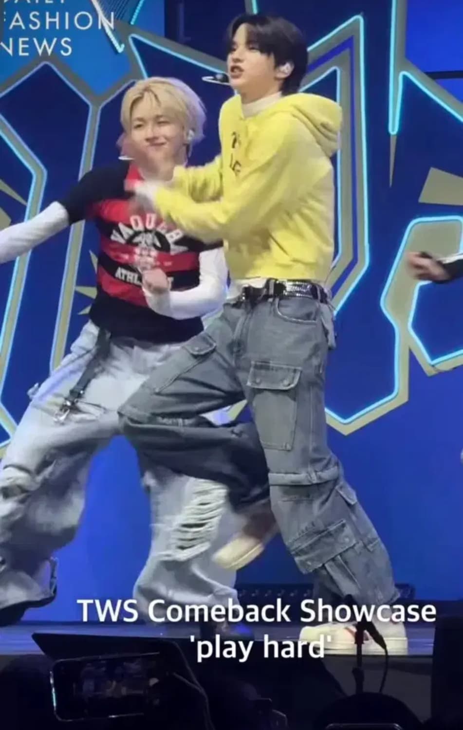 발렌시아가 25SS 플레어드 카고 데님팬츠 상품이미지1