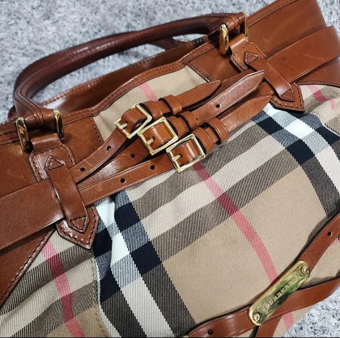 버버리 카프스헤이마켓 체크 토트백 상품이미지5
