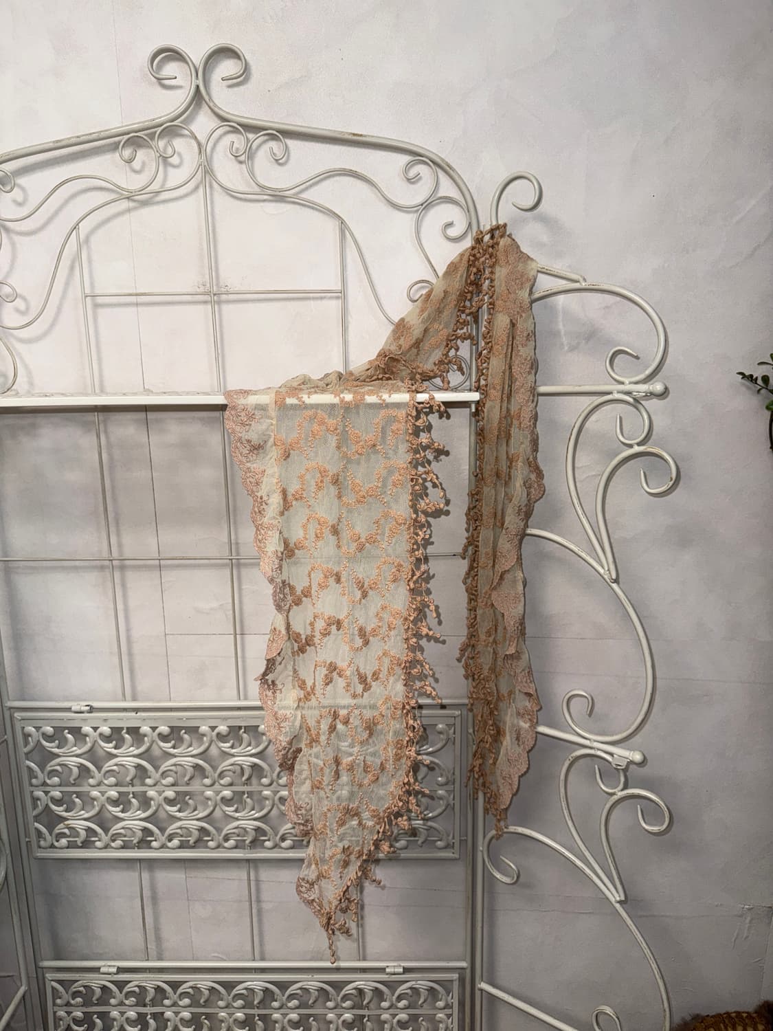 Beige floral lace scarf 상품이미지1