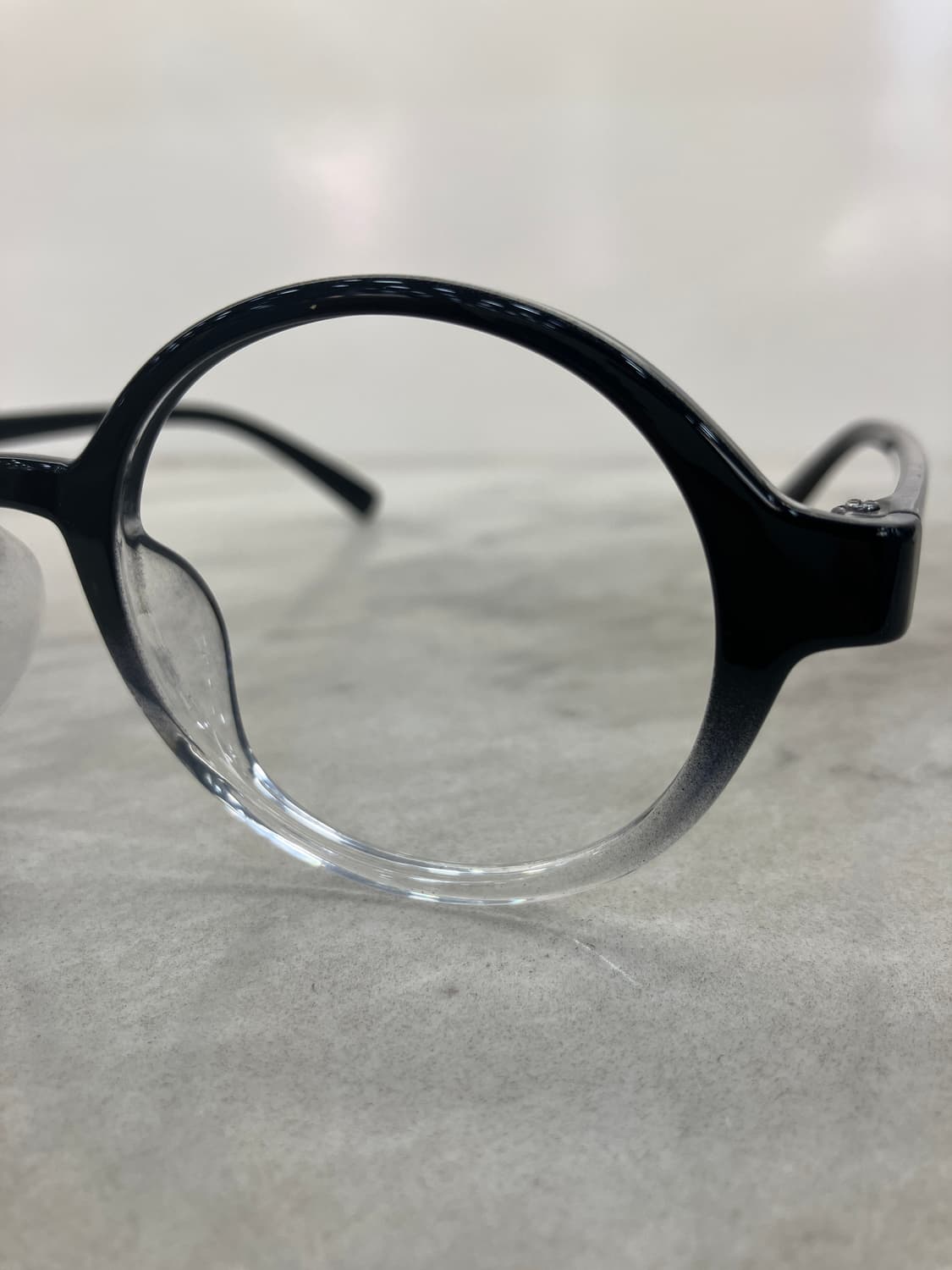 오앤씨 ONC 블랙클리어 반무테 쉐입 라운드 뿔테 안경 상품이미지6