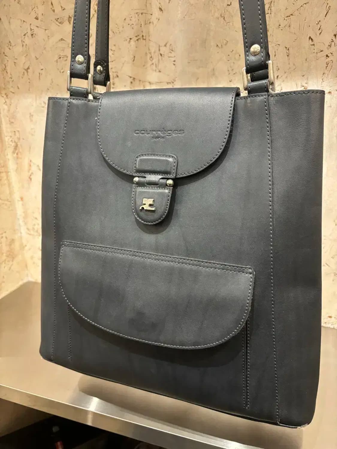 꾸레쥬 블랙 레더 숄더백 토트백 상품이미지4