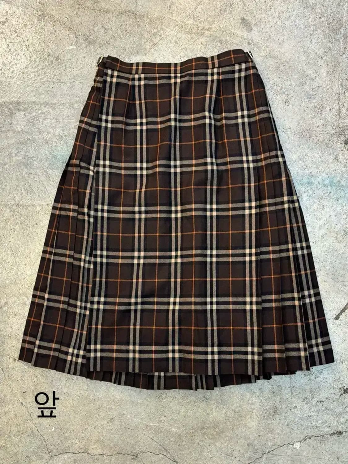 버버리런던 브라운체크 플리츠 투웨이 랩스커트 2way 상품이미지2