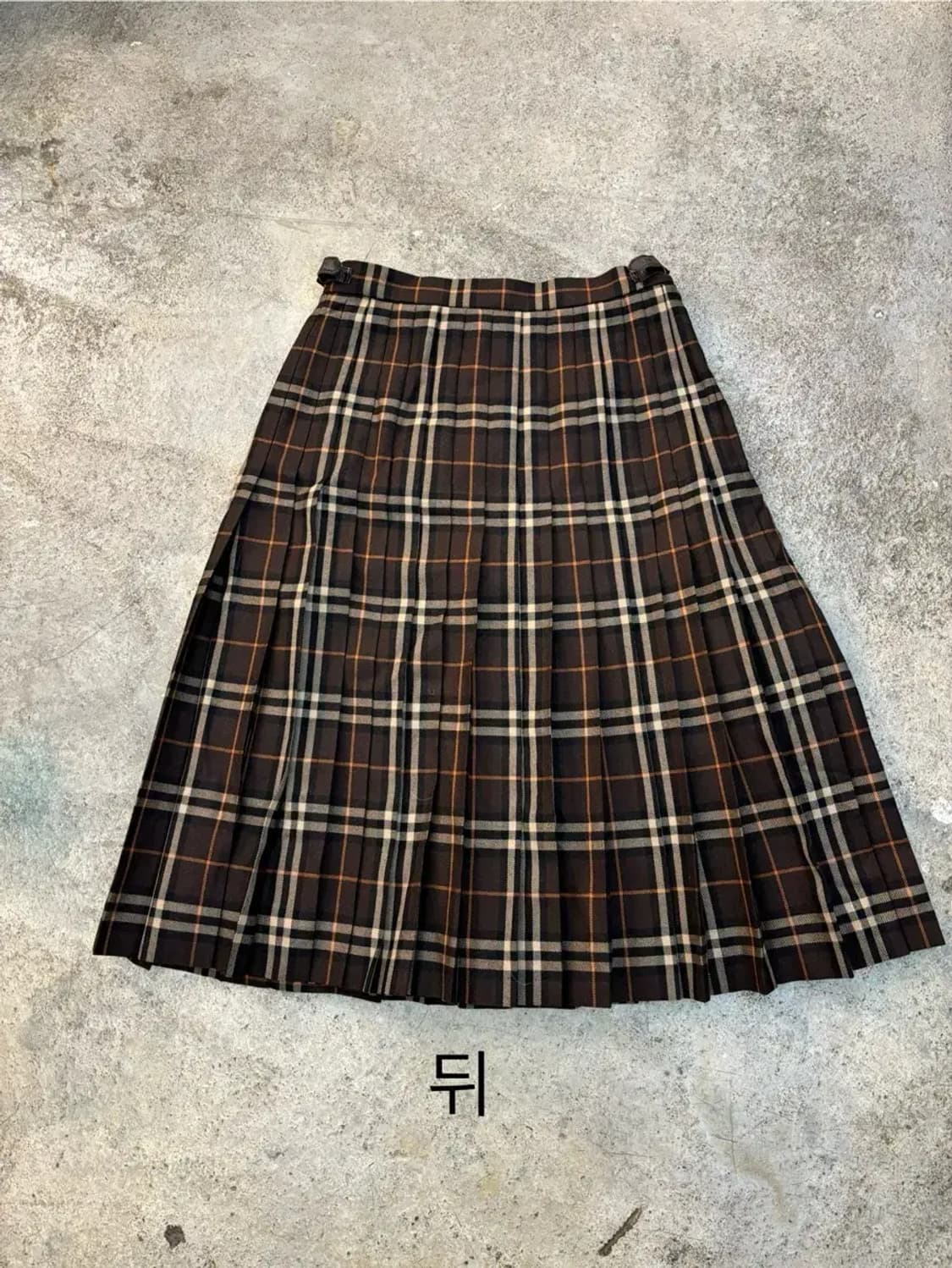 버버리런던 브라운체크 플리츠 투웨이 랩스커트 2way 상품이미지4