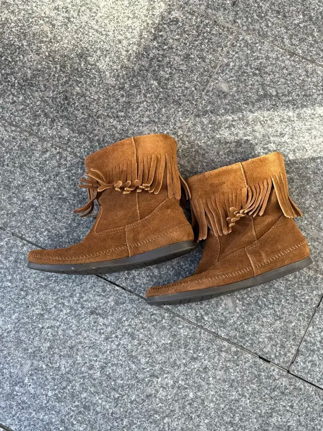 미네통카 스웨이드 프린지 부츠 카멜 7사이즈 상품이미지1