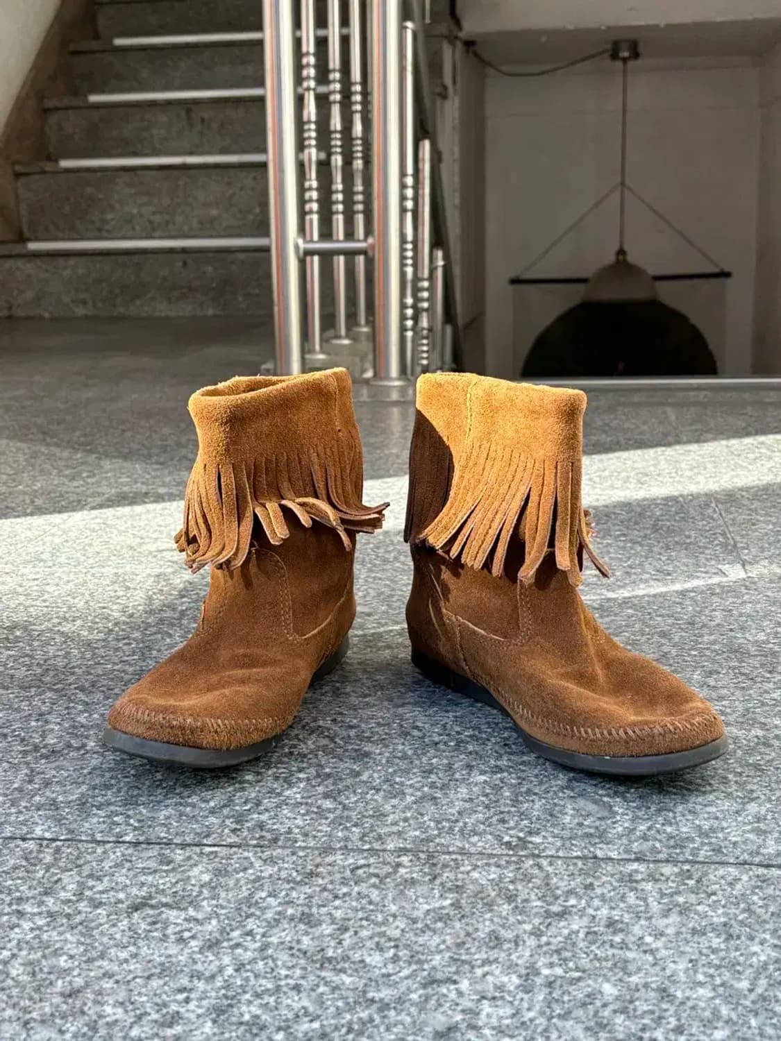 미네통카 스웨이드 프린지 부츠 카멜 7사이즈 상품이미지2