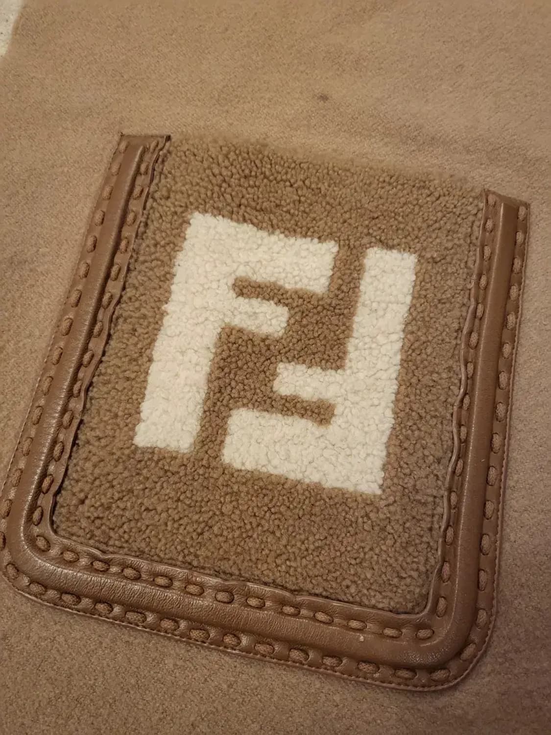 펜디 캐시미어 포켓 숄 머플러 상품이미지2