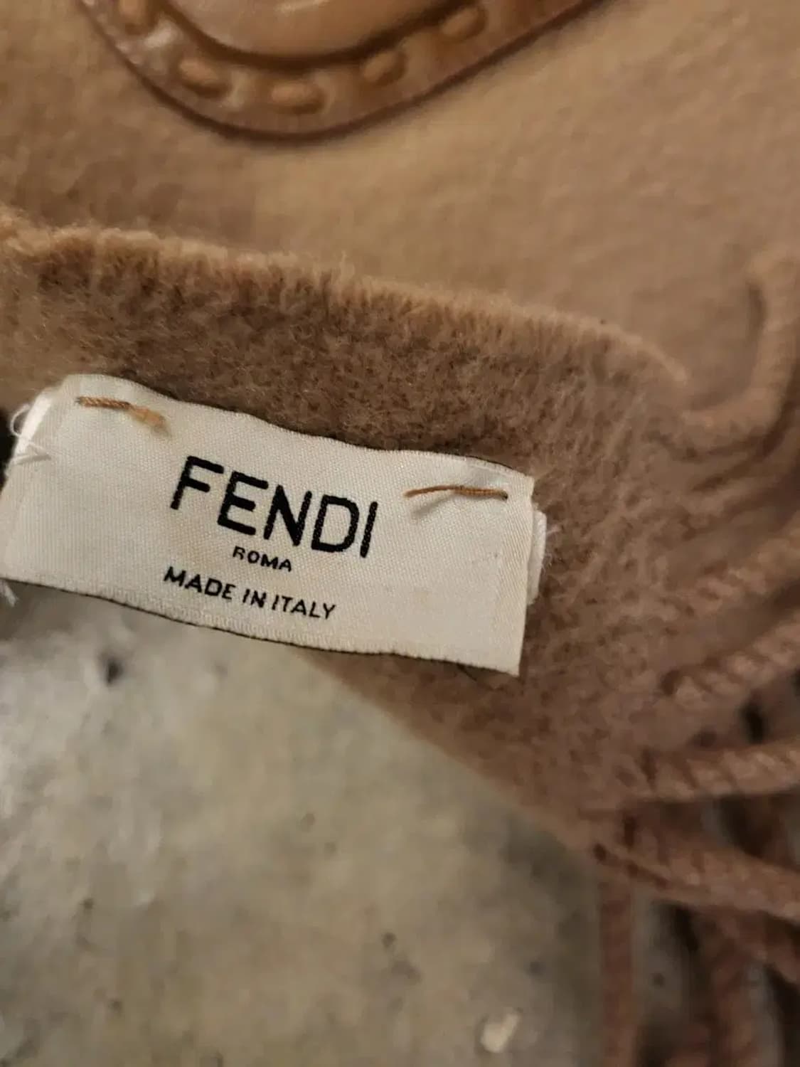 펜디 캐시미어 포켓 숄 머플러 상품이미지3