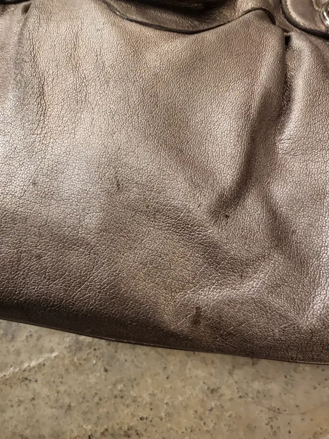 페라가모 메탈릭 간치니 숄더백 상품이미지5