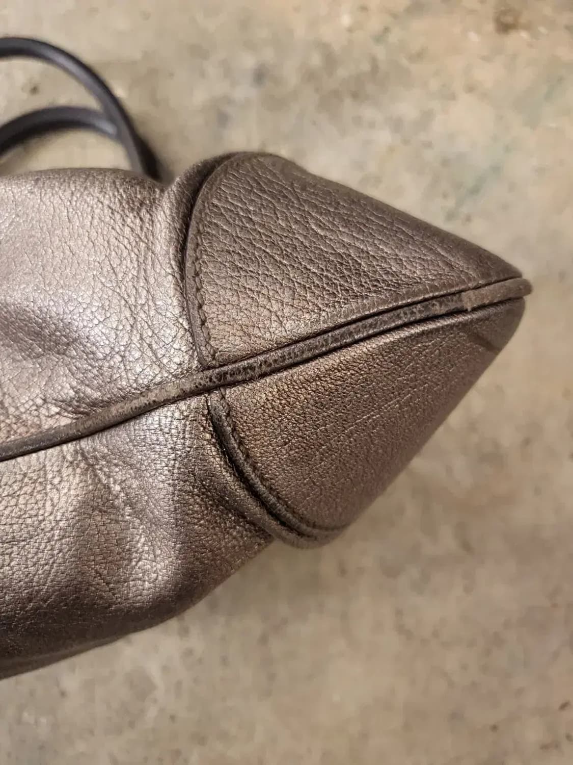 페라가모 메탈릭 간치니 숄더백 상품이미지7