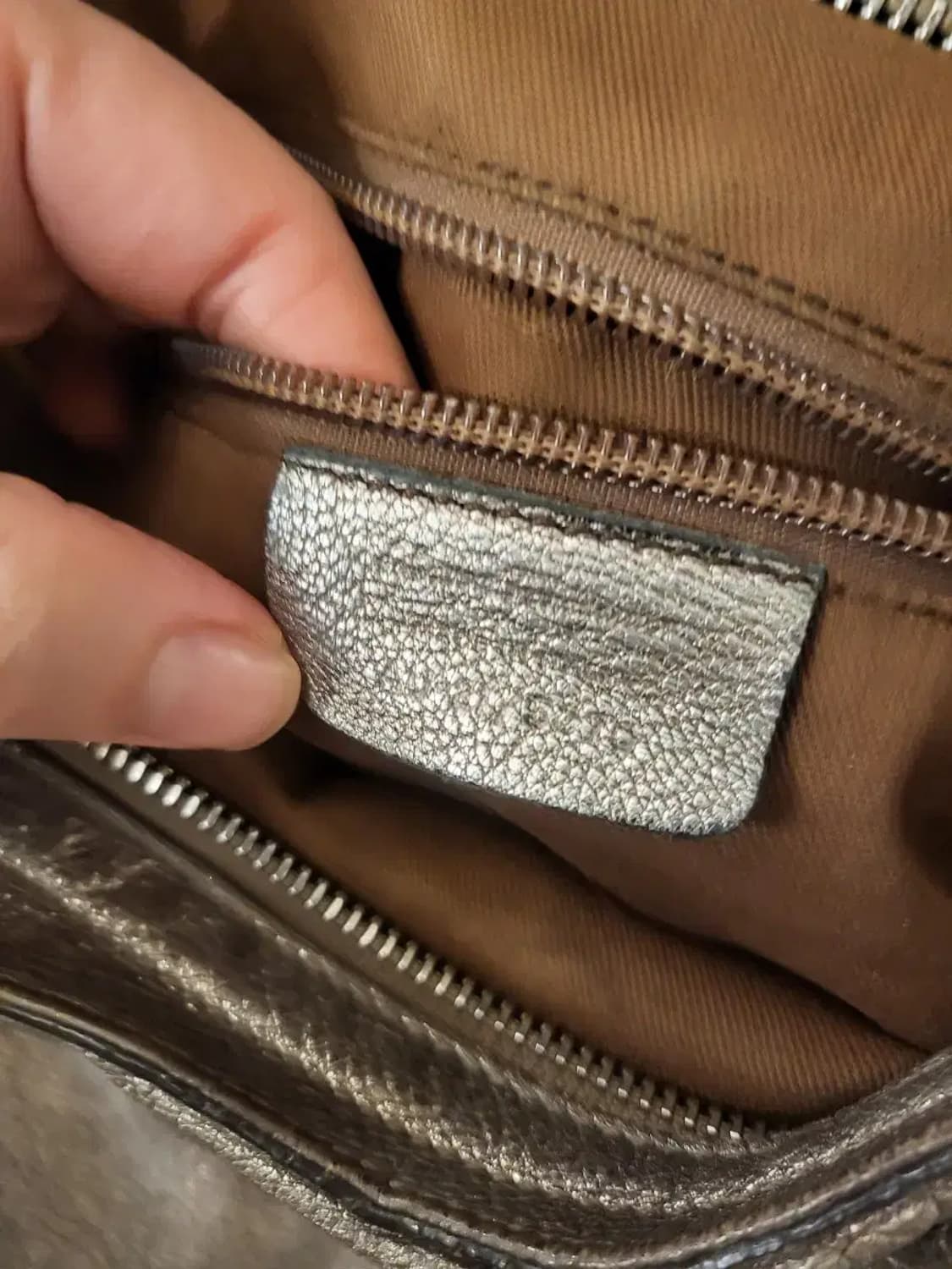 페라가모 메탈릭 간치니 숄더백 상품이미지9