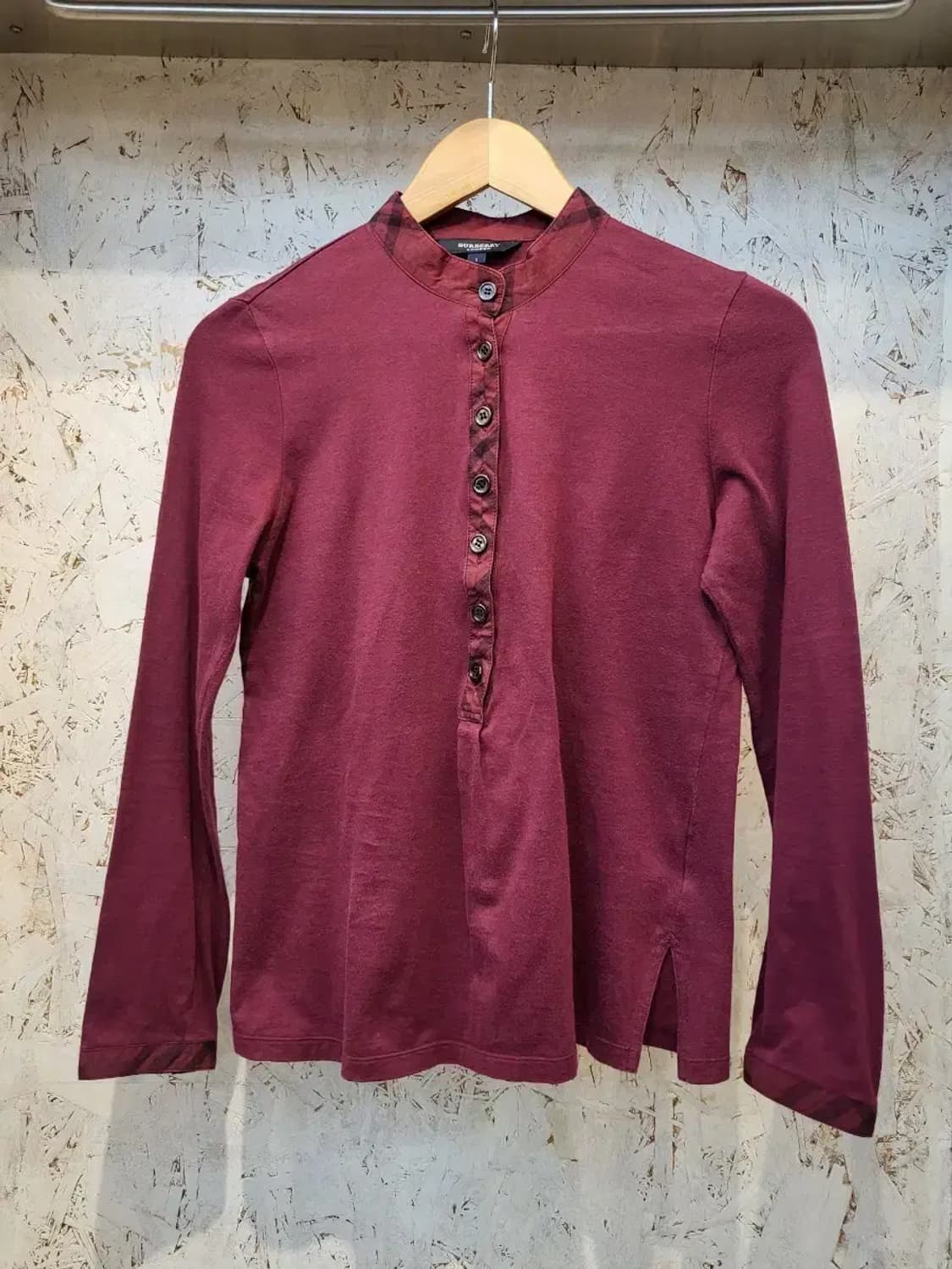 버버리 헨리넥 긴팔 티셔츠 버건디 상품이미지1