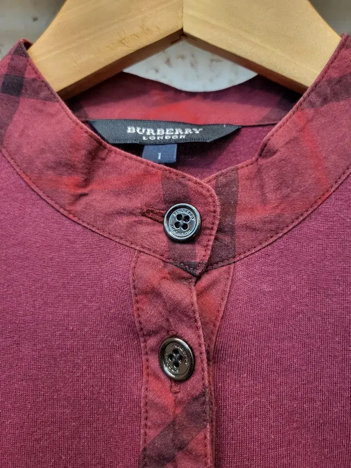 버버리 헨리넥 긴팔 티셔츠 버건디 상품이미지2