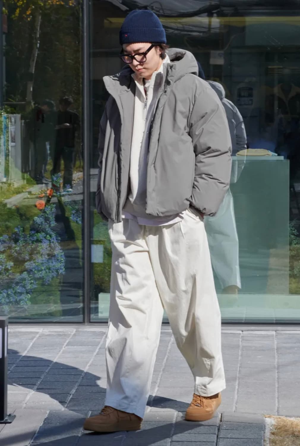 무신사스탠다드 미니멀후디드 패딩 그레이쉬베이지팝니다 상품이미지4