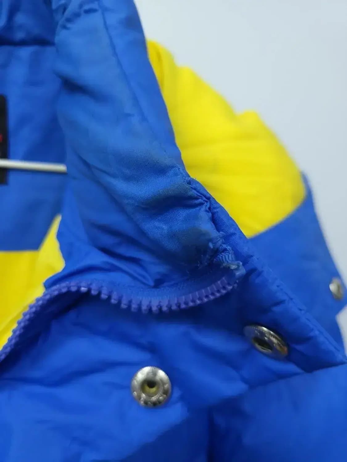 엠홀리데이 105 XL 패딩점퍼,실측57-70, 때탐있음 상품이미지3