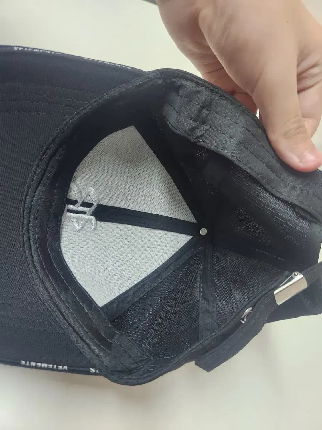 모자)화이트 자수로고 블랙 모자 상품이미지5