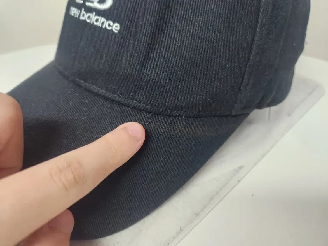 모자)뉴발란스 블랙 모자, 챙쪽 미세변색 상품이미지2