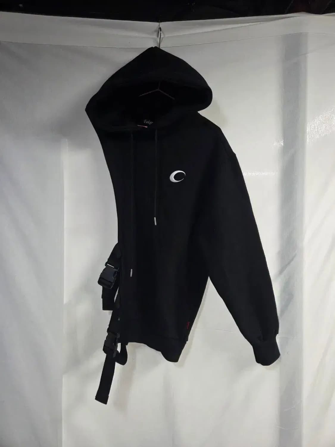 페이크마마 문 로고 언발란스 버클후드 BLACK 상품이미지2