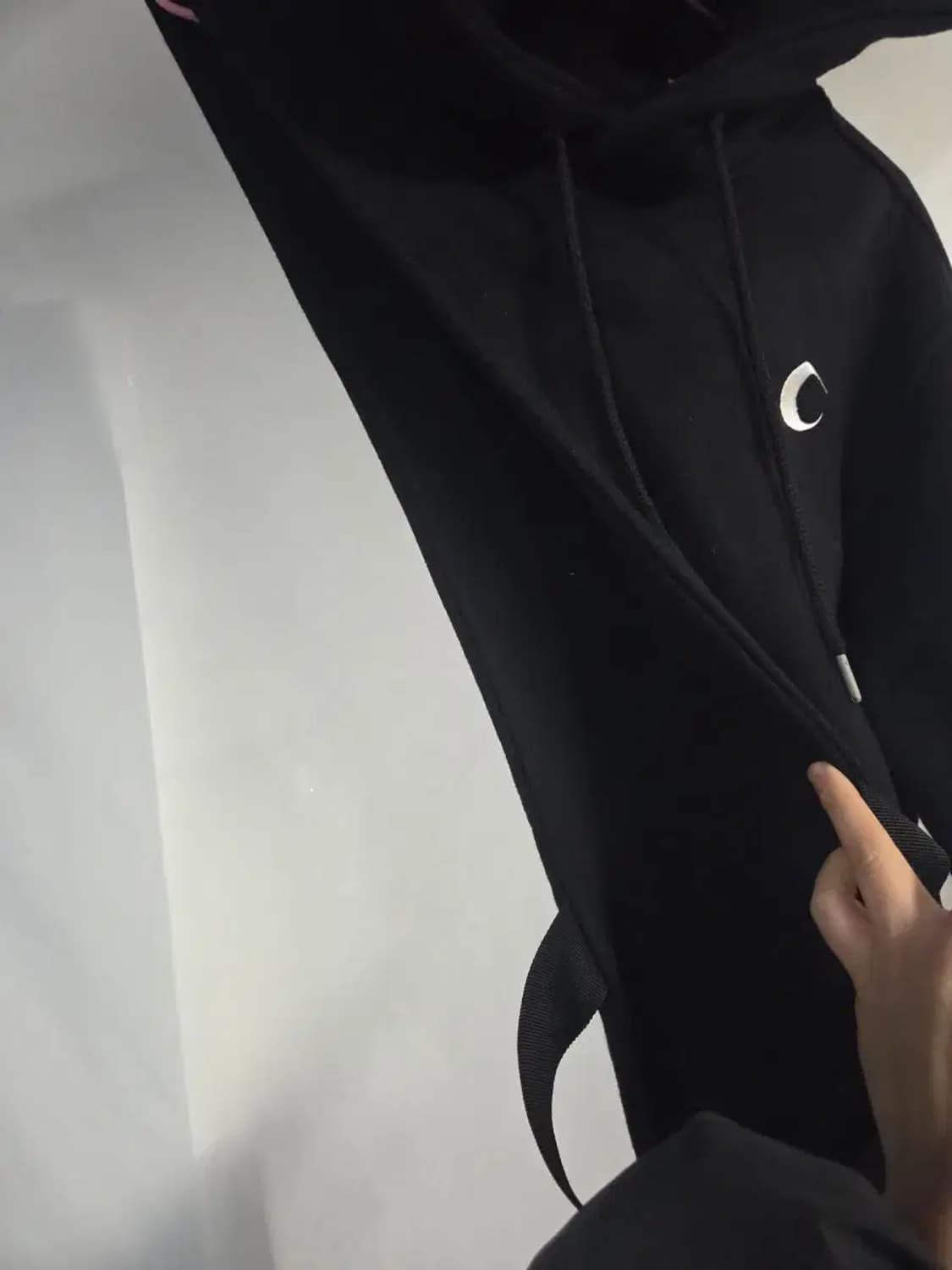 페이크마마 문 로고 언발란스 버클후드 BLACK 상품이미지5