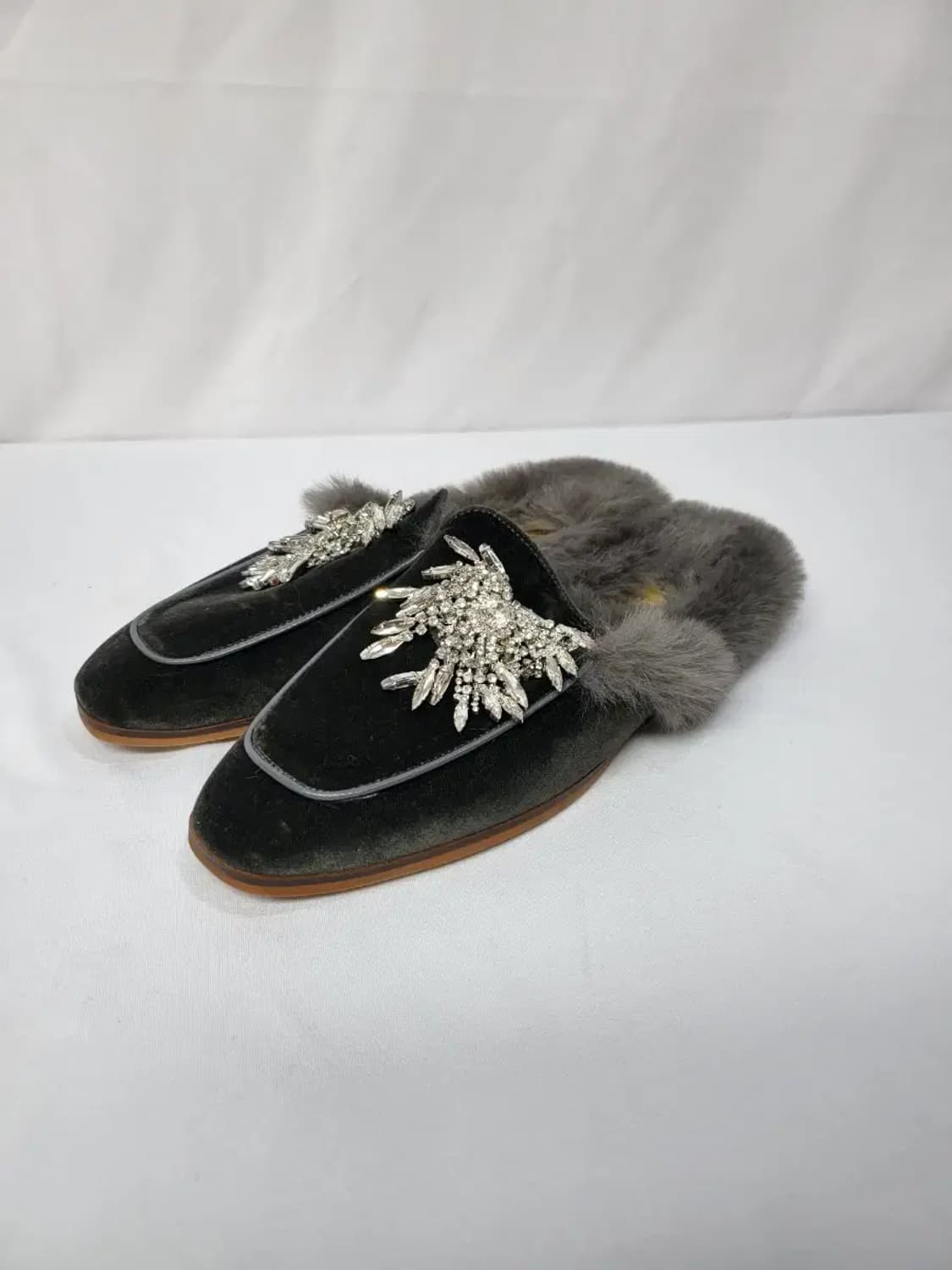 신발)르타론 그리즈 비즈장식 퍼 슬리퍼240-250 상품이미지1