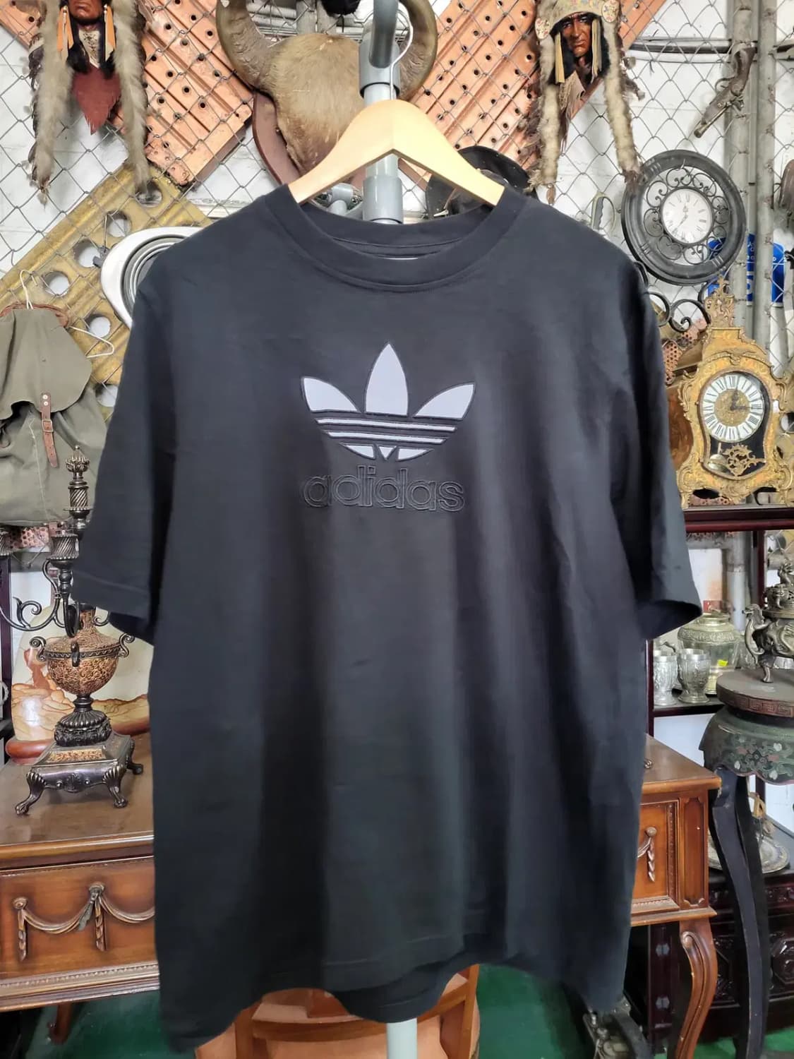 [adidas] 불꽃 로고 블랙 반팔 티셔츠 상품이미지1
