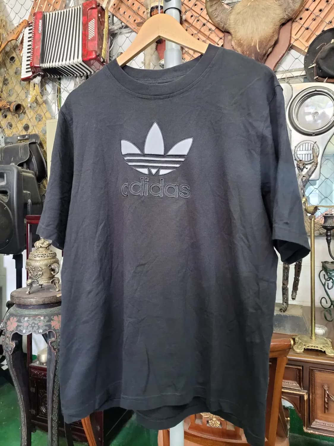 [adidas] 불꽃 로고 블랙 반팔 티셔츠 상품이미지3