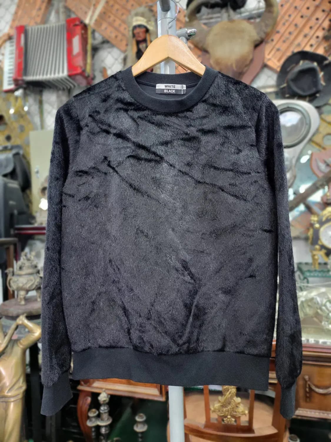 [화이트블랙] 블랙 스웻 맨투맨 티셔츠 상품이미지1