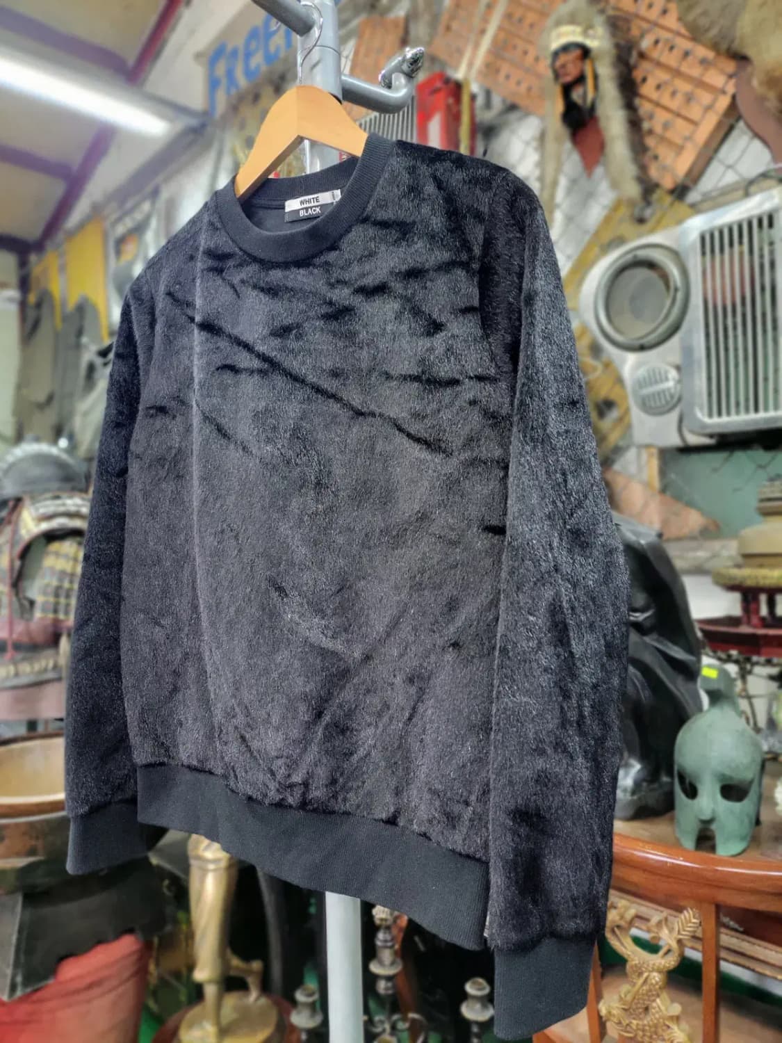 [화이트블랙] 블랙 스웻 맨투맨 티셔츠 상품이미지3