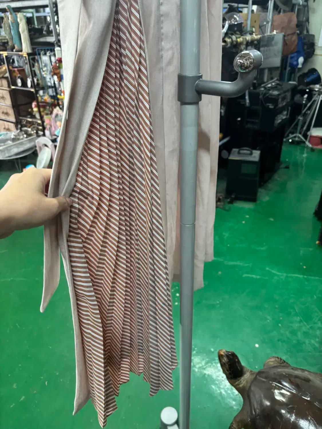 칼라 언발 플리츠 배색  허리 벨트 롱 스커트 상품이미지3