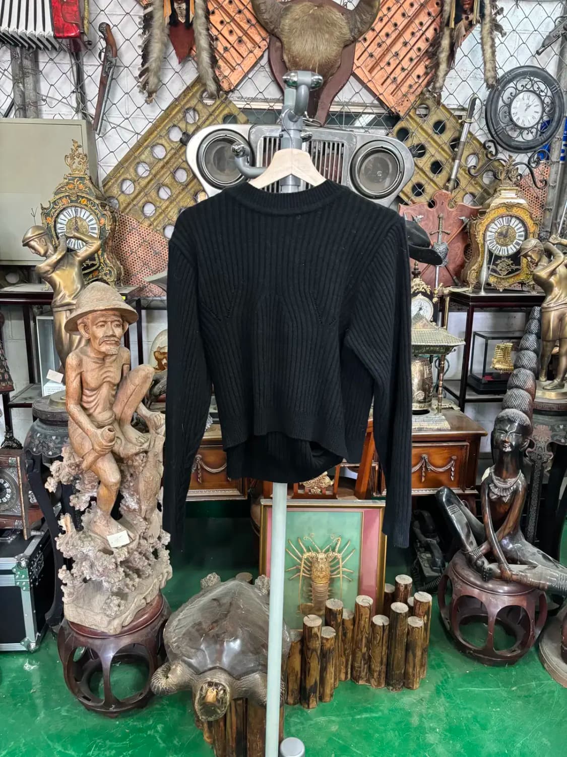 파보리 블랙 라운드 넥 상하 버튼 포인트 유니크한 가디건 스웨터 상품이미지4