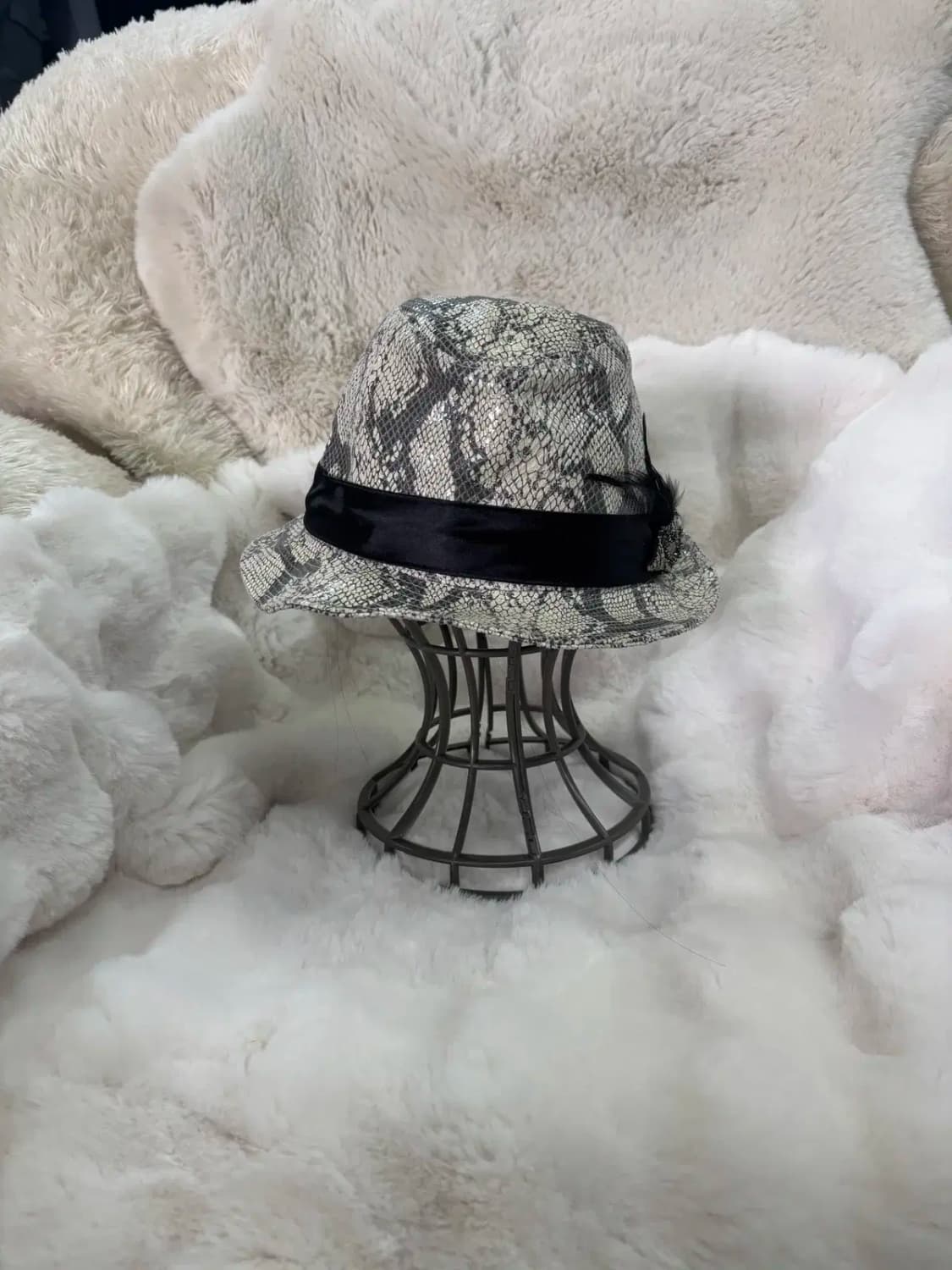 스네이크 패턴의 페도라 모자 상품이미지1