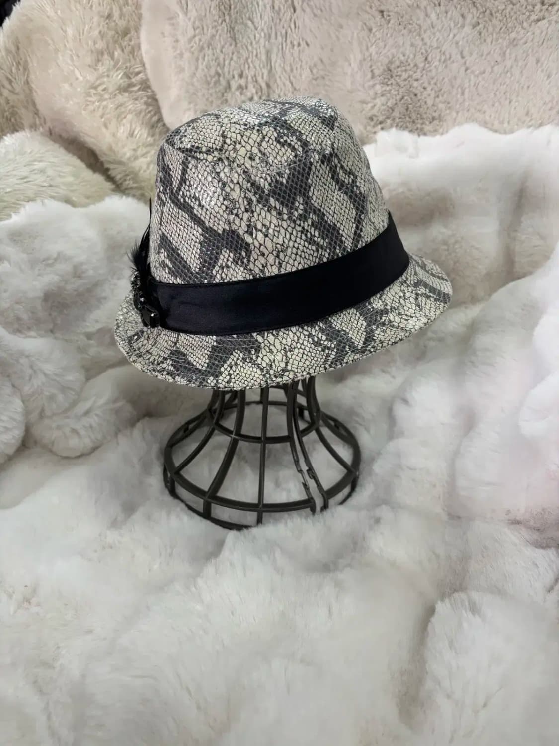 스네이크 패턴의 페도라 모자 상품이미지3
