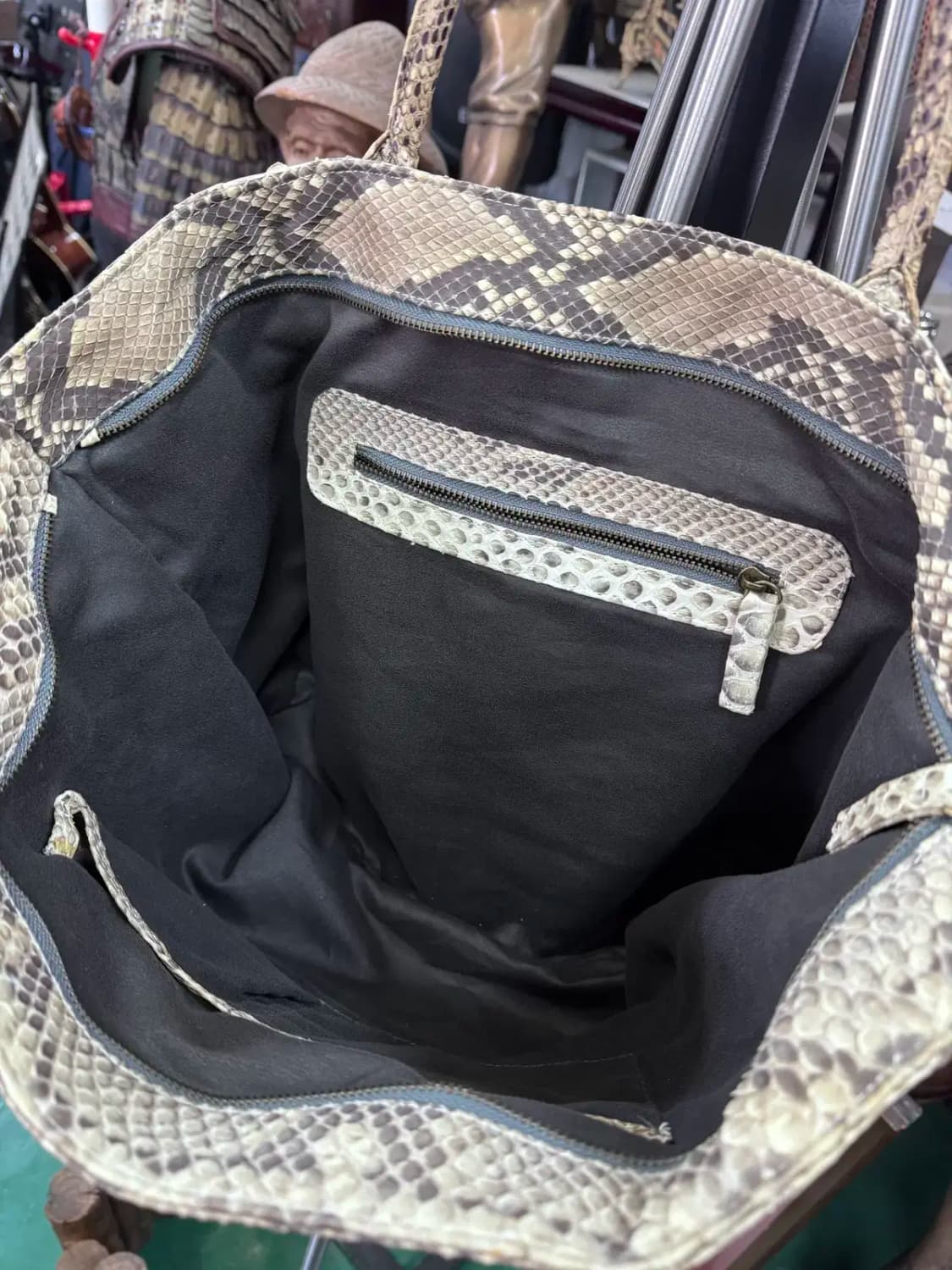 뱀피 무늬 여성 숄더백 상품이미지3