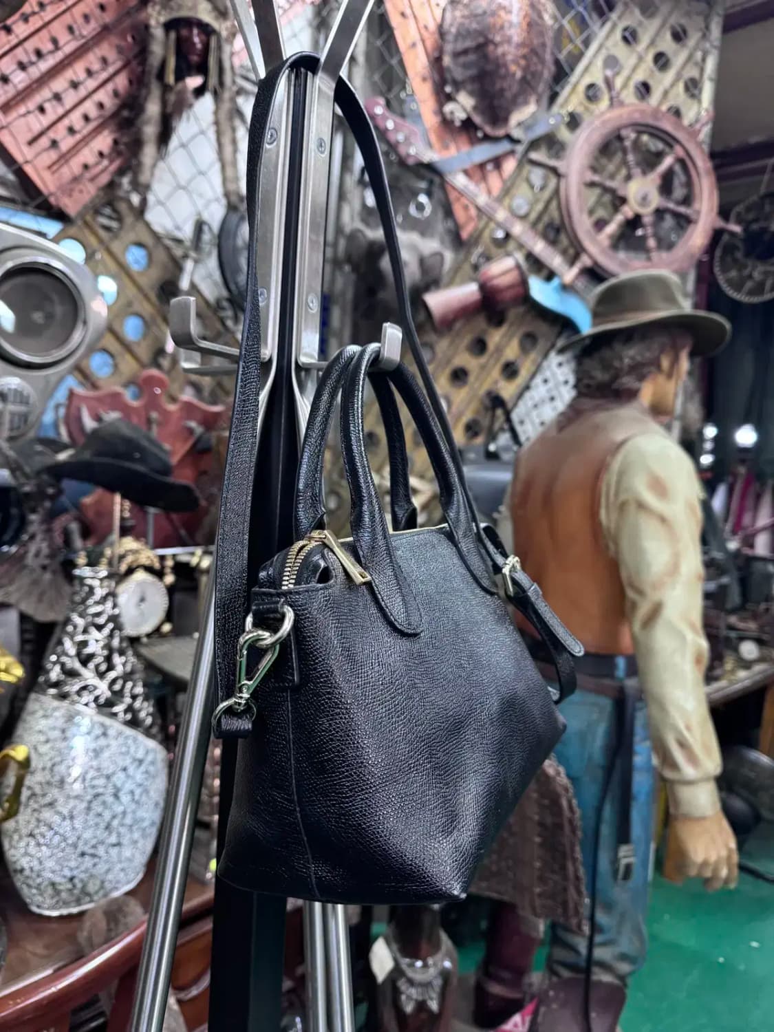 제이에스티나 J.ESTINA 블랙 여성 크로스 숄더백 상품이미지4